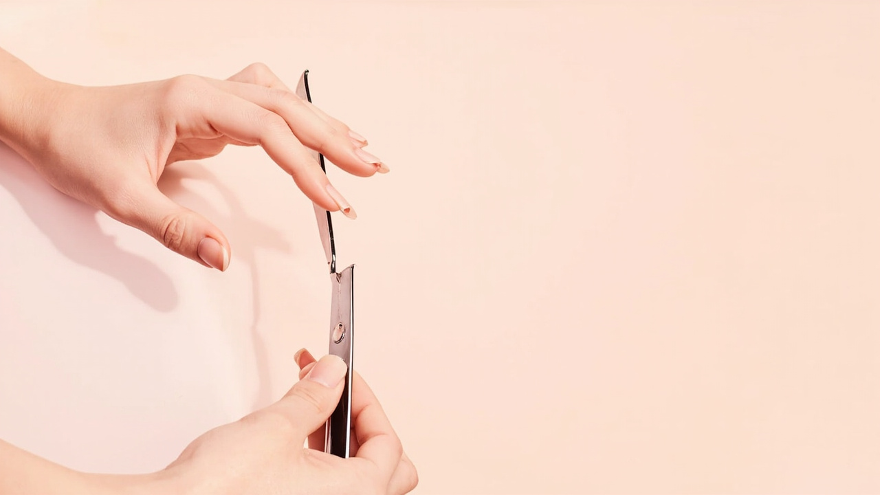 How to Choose the Best Tweezers for Fine Lines